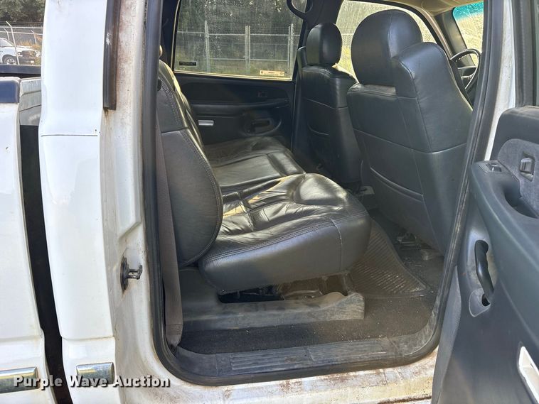 image for item ES8290 2002 GMC Sierra 1500 Crew Cab pickup truck