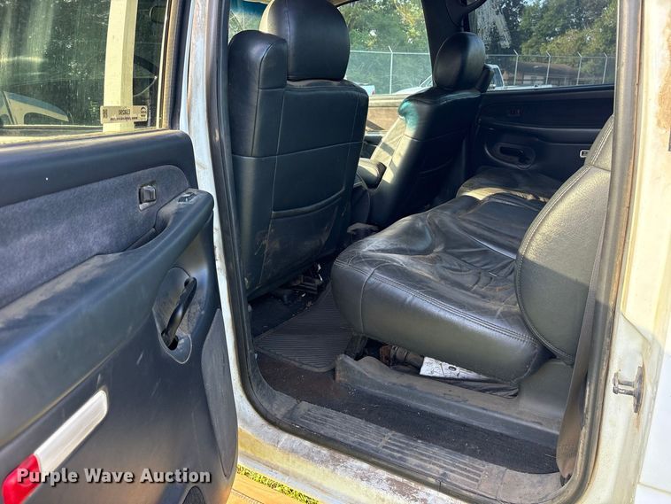 image for item ES8290 2002 GMC Sierra 1500 Crew Cab pickup truck