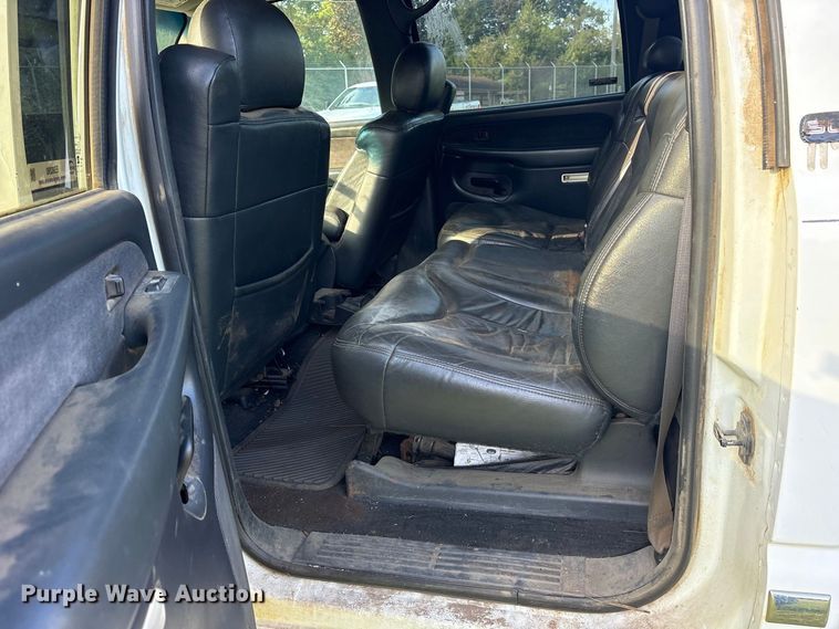 image for item ES8290 2002 GMC Sierra 1500 Crew Cab pickup truck