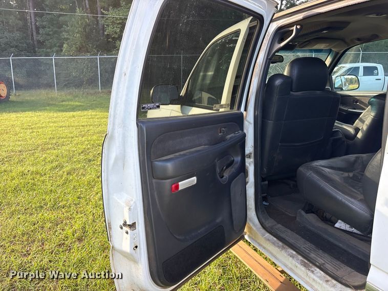 image for item ES8290 2002 GMC Sierra 1500 Crew Cab pickup truck