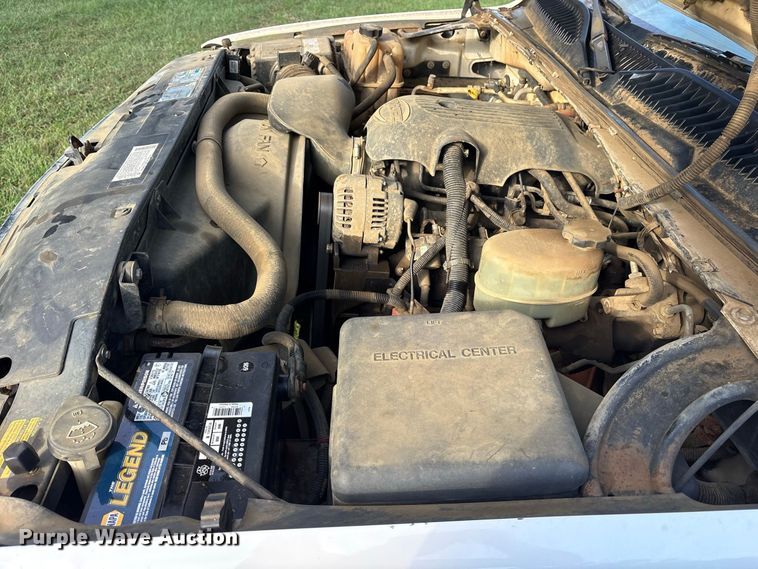image for item ES8290 2002 GMC Sierra 1500 Crew Cab pickup truck