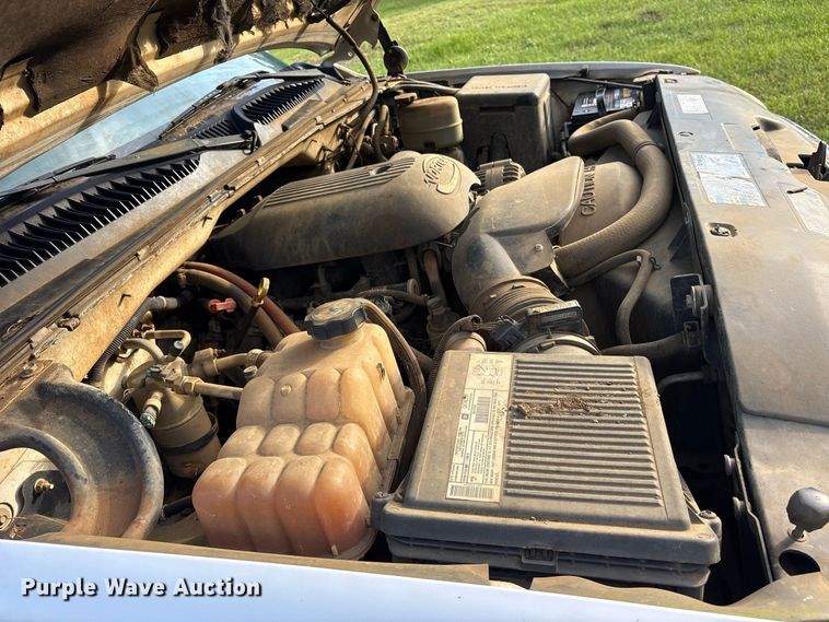 image for item ES8290 2002 GMC Sierra 1500 Crew Cab pickup truck
