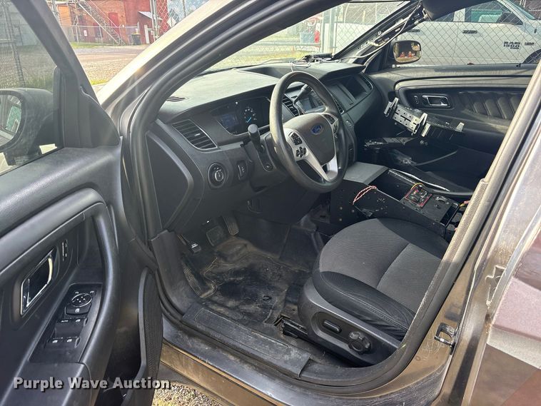 image for item ES8477 2013 Ford Taurus Police 