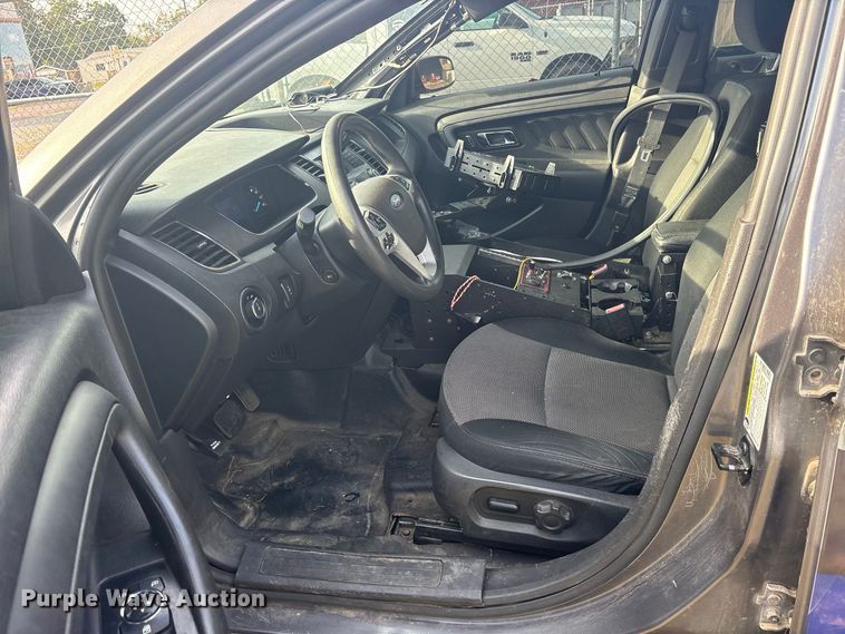 image for item ES8477 2013 Ford Taurus Police 