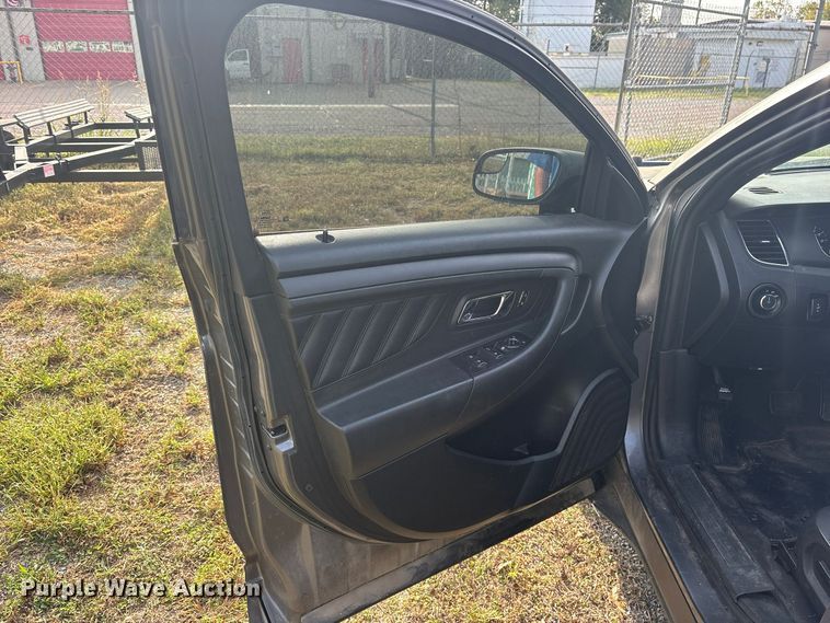 image for item ES8477 2013 Ford Taurus Police 