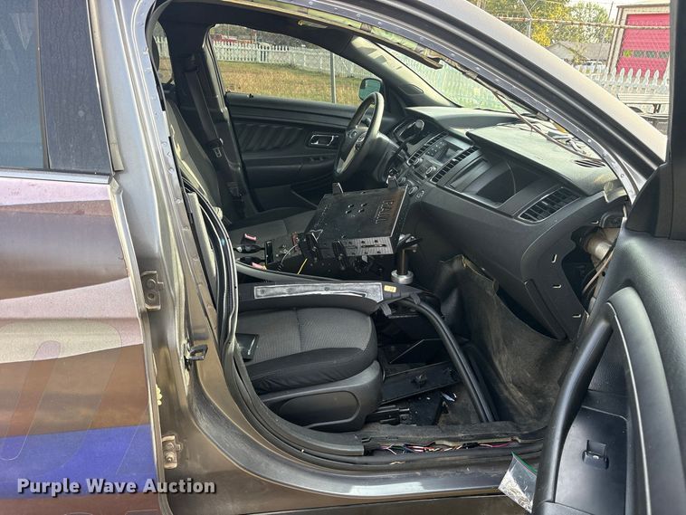 image for item ES8477 2013 Ford Taurus Police 