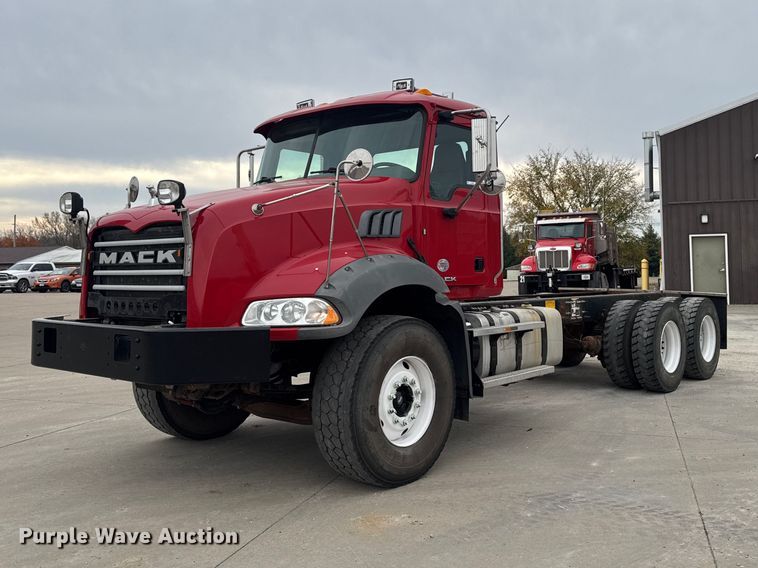 image for item EV7054 2017 Mack GU813 truck cab and chassis