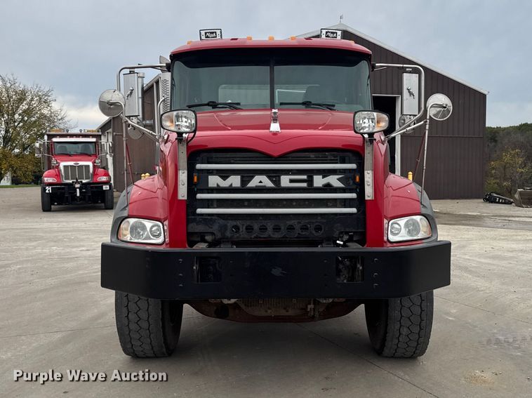 image for item EV7054 2017 Mack GU813 truck cab and chassis