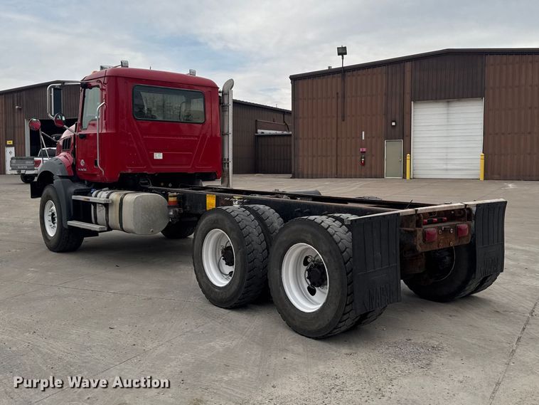 image for item EV7054 2017 Mack GU813 truck cab and chassis