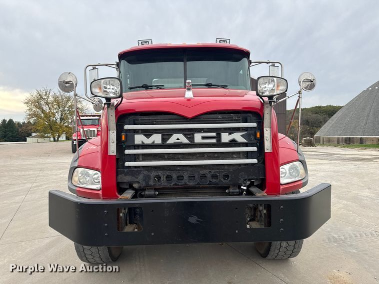 image for item EV7054 2017 Mack GU813 truck cab and chassis