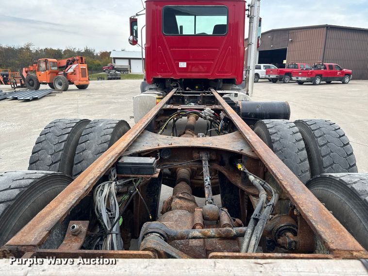 image for item EV7054 2017 Mack GU813 truck cab and chassis