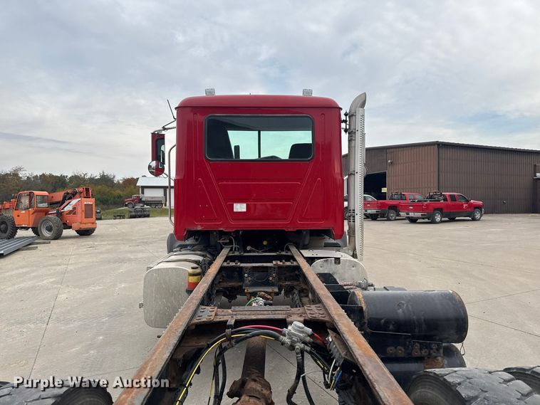 image for item EV7054 2017 Mack GU813 truck cab and chassis