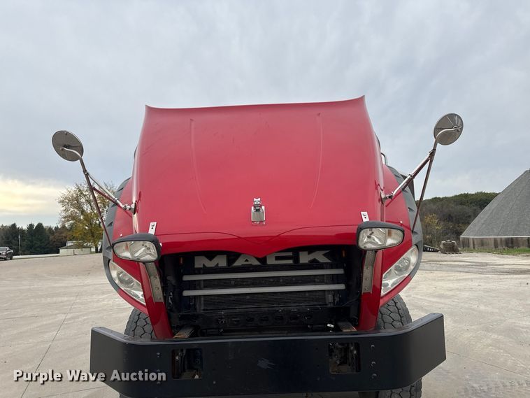 image for item EV7054 2017 Mack GU813 truck cab and chassis