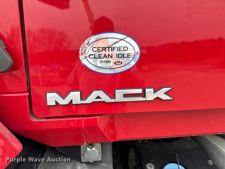 image for item EV7054 2017 Mack GU813 truck cab and chassis