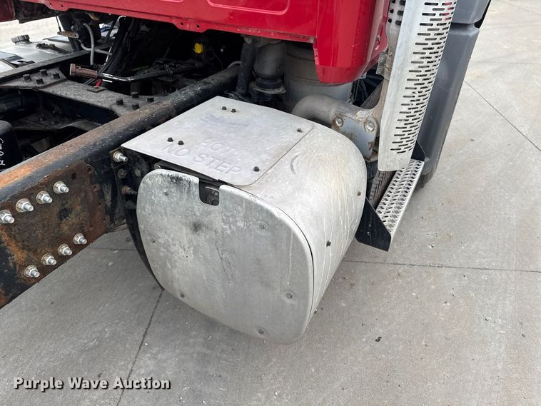 image for item EV7054 2017 Mack GU813 truck cab and chassis