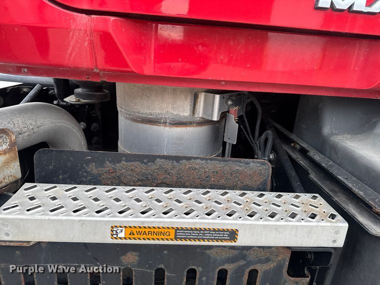 image for item EV7054 2017 Mack GU813 truck cab and chassis