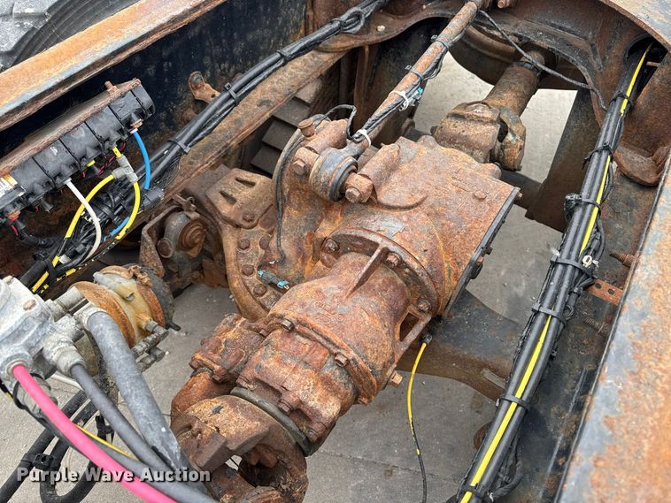 image for item EV7054 2017 Mack GU813 truck cab and chassis