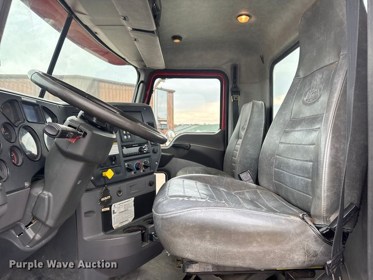 image for item EV7054 2017 Mack GU813 truck cab and chassis