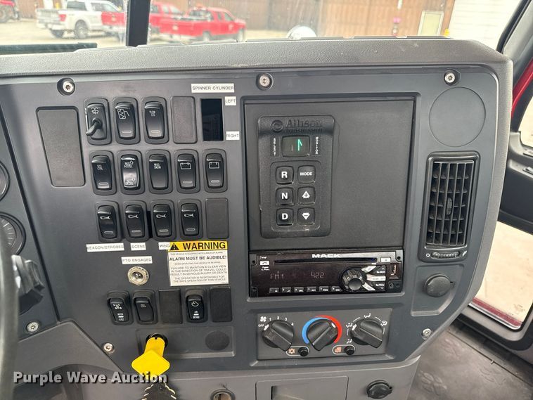 image for item EV7054 2017 Mack GU813 truck cab and chassis