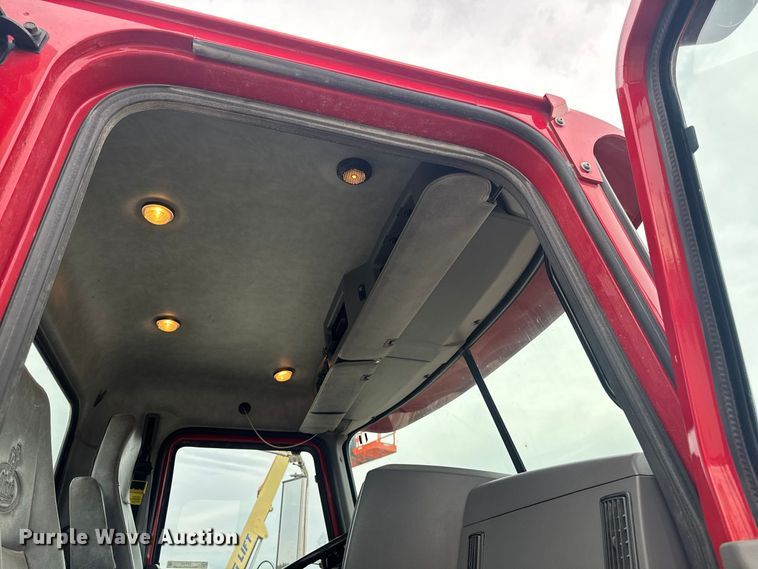 image for item EV7054 2017 Mack GU813 truck cab and chassis