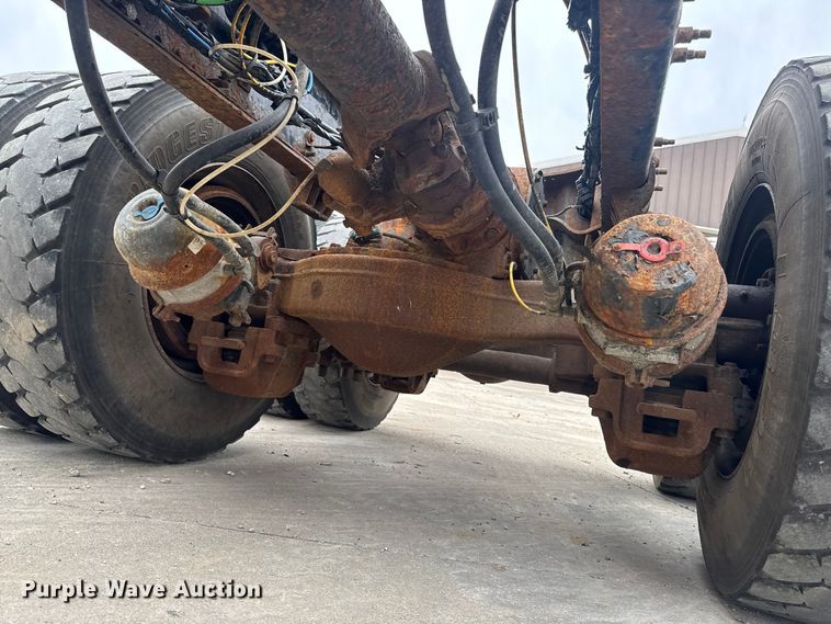 image for item EV7054 2017 Mack GU813 truck cab and chassis