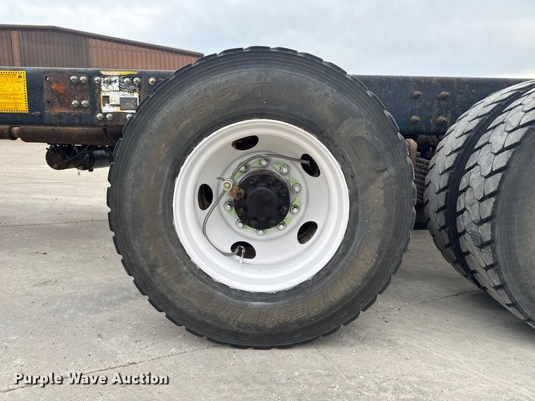 image for item EV7054 2017 Mack GU813 truck cab and chassis