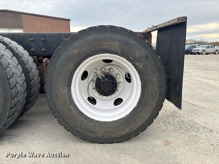 image for item EV7054 2017 Mack GU813 truck cab and chassis