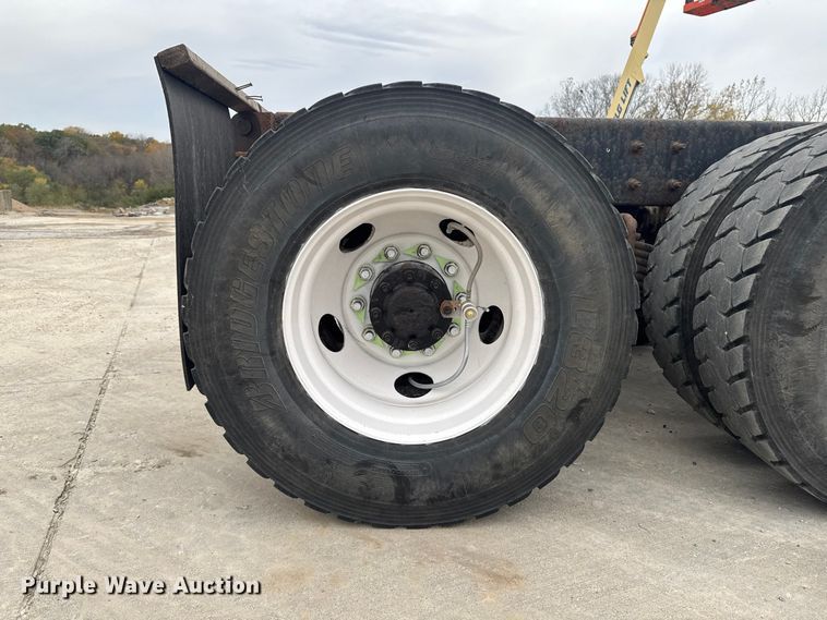 image for item EV7054 2017 Mack GU813 truck cab and chassis