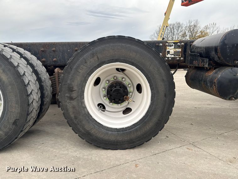 image for item EV7054 2017 Mack GU813 truck cab and chassis