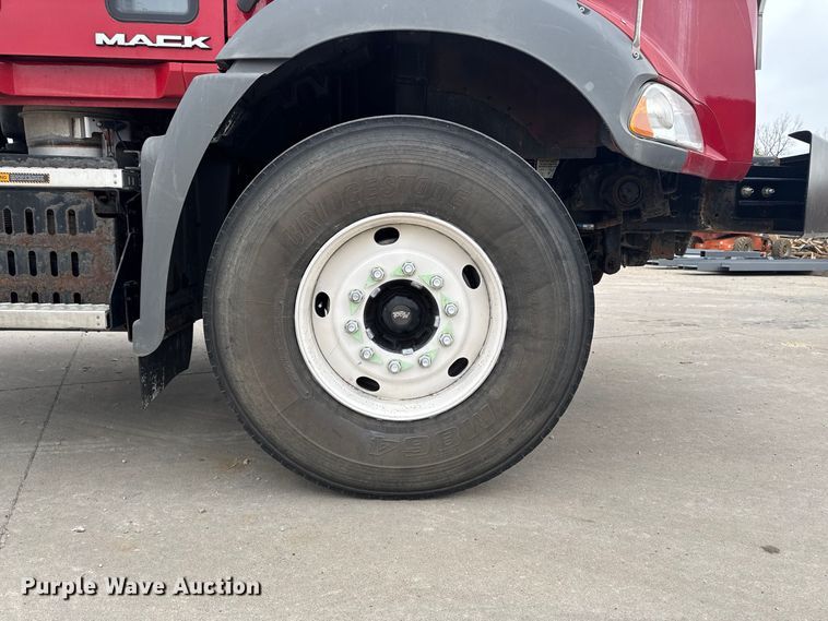 image for item EV7054 2017 Mack GU813 truck cab and chassis