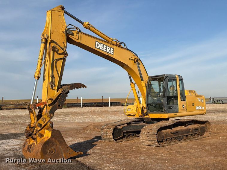 image for item EW7633 John Deere 200C LC excavator