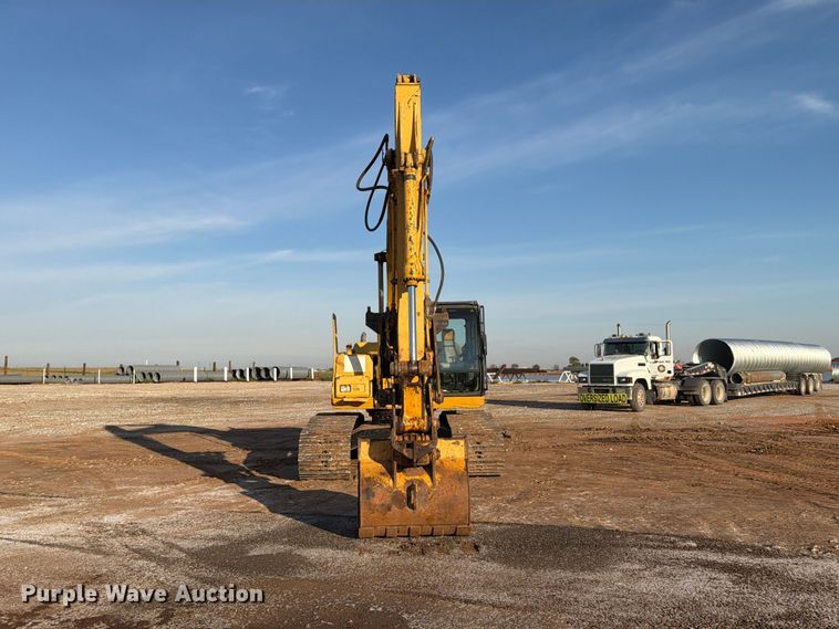 image for item EW7633 John Deere 200C LC excavator
