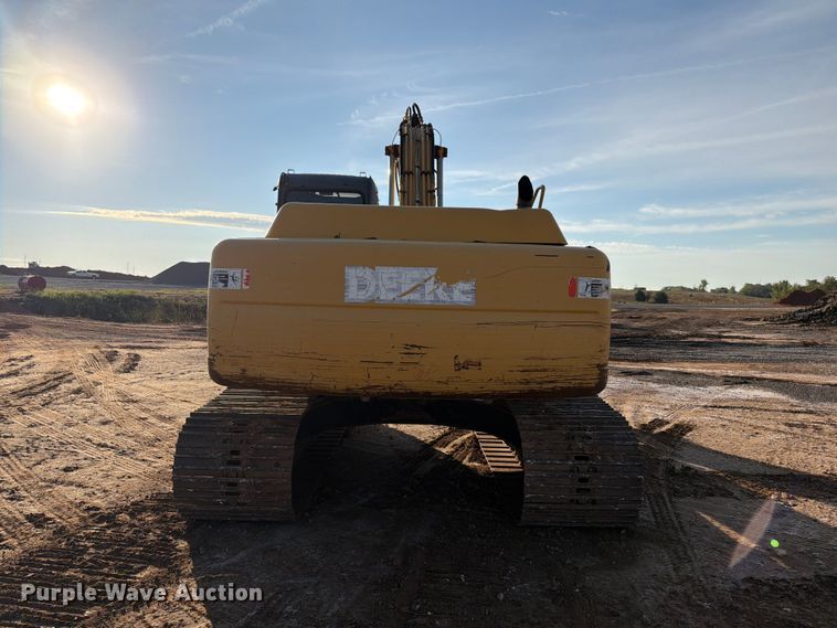 image for item EW7633 John Deere 200C LC excavator
