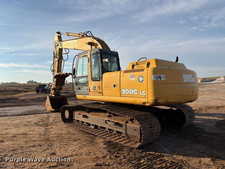 image for item EW7633 John Deere 200C LC excavator