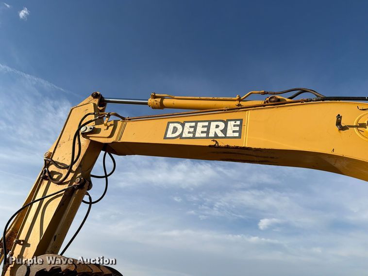 image for item EW7633 John Deere 200C LC excavator
