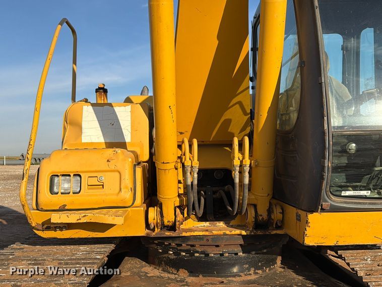 image for item EW7633 John Deere 200C LC excavator
