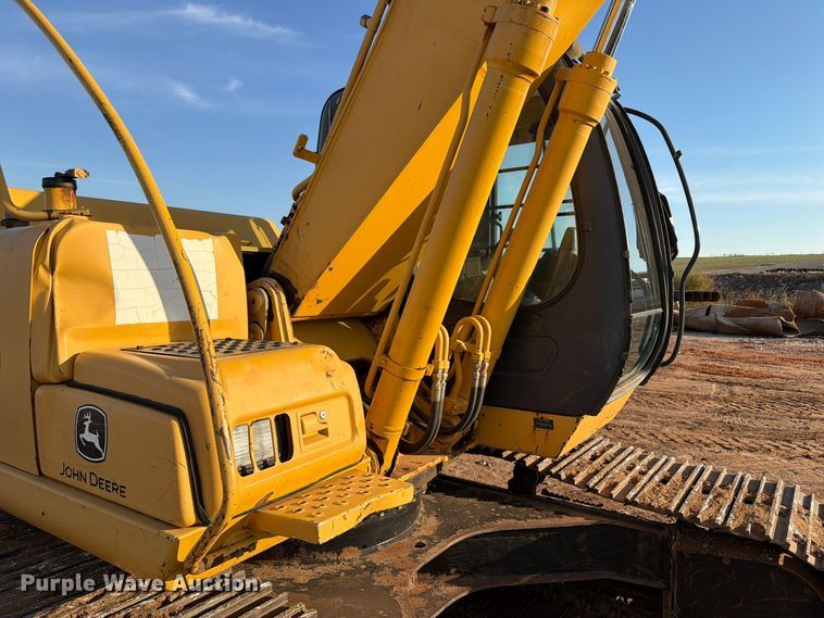 image for item EW7633 John Deere 200C LC excavator