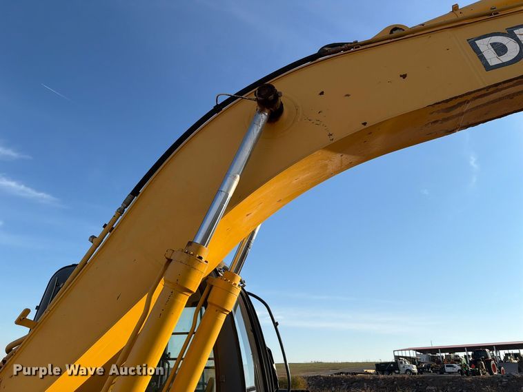 image for item EW7633 John Deere 200C LC excavator
