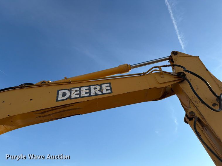 image for item EW7633 John Deere 200C LC excavator