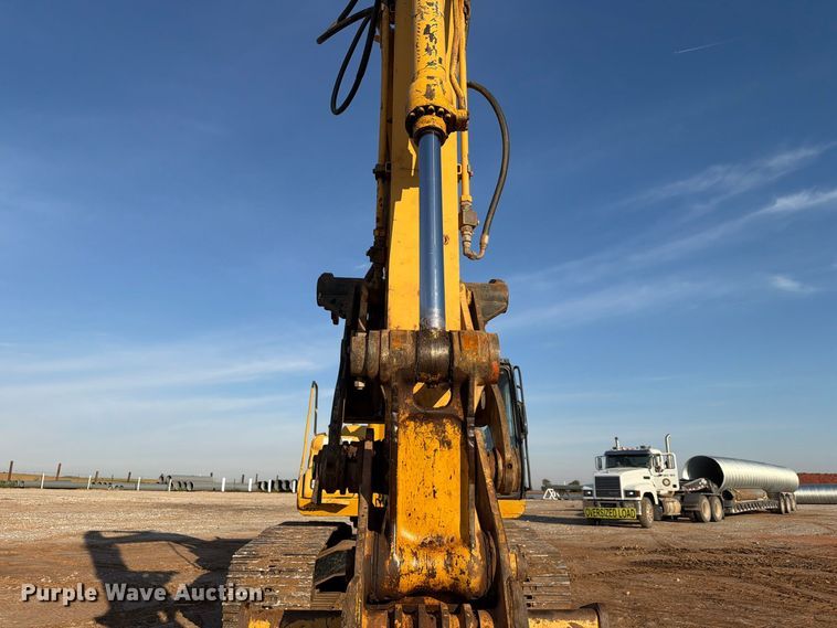 image for item EW7633 John Deere 200C LC excavator