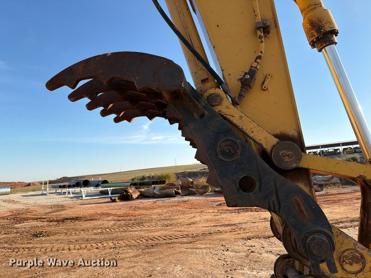 image for item EW7633 John Deere 200C LC excavator
