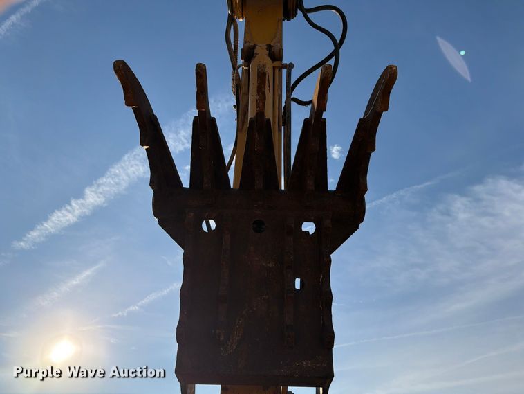 image for item EW7633 John Deere 200C LC excavator