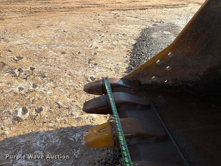 image for item EW7633 John Deere 200C LC excavator