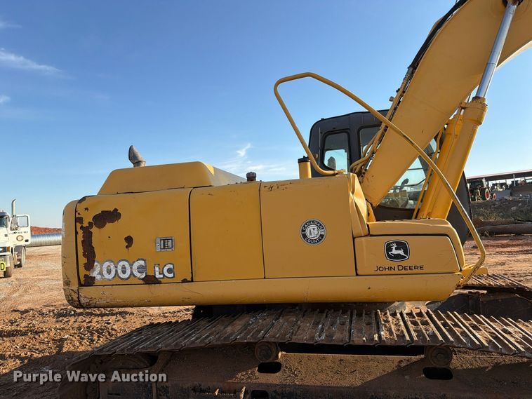 image for item EW7633 John Deere 200C LC excavator