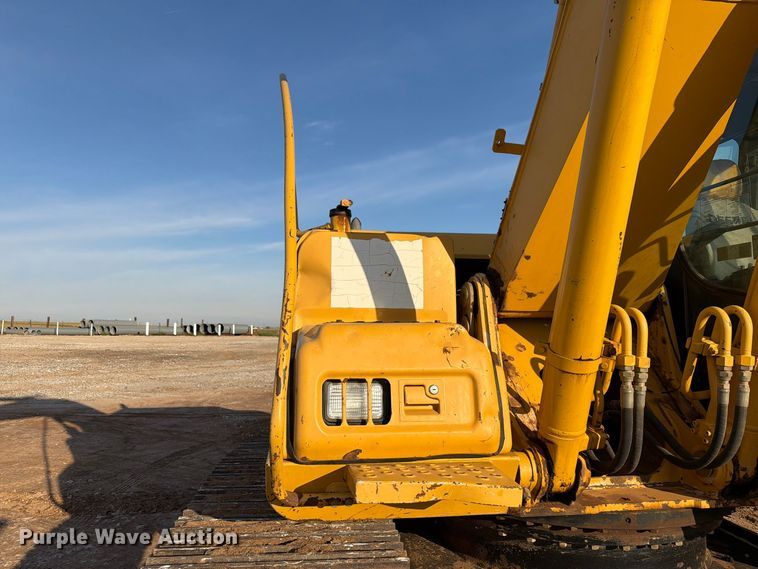 image for item EW7633 John Deere 200C LC excavator