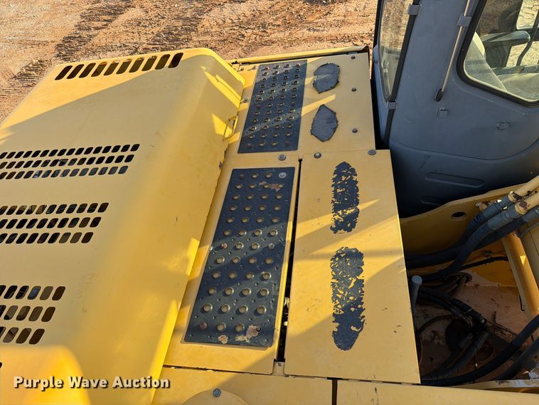 image for item EW7633 John Deere 200C LC excavator