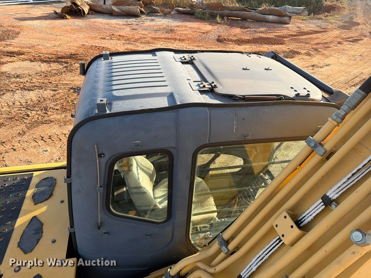 image for item EW7633 John Deere 200C LC excavator
