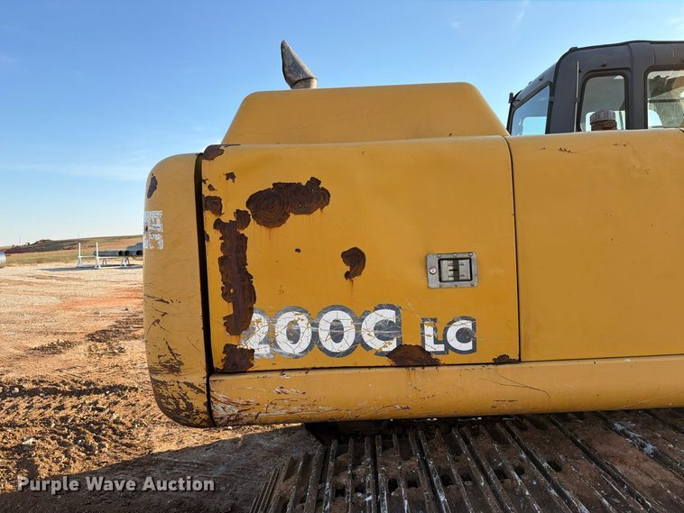 image for item EW7633 John Deere 200C LC excavator
