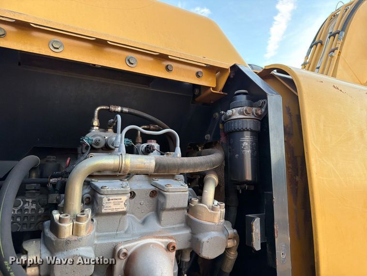 image for item EW7633 John Deere 200C LC excavator