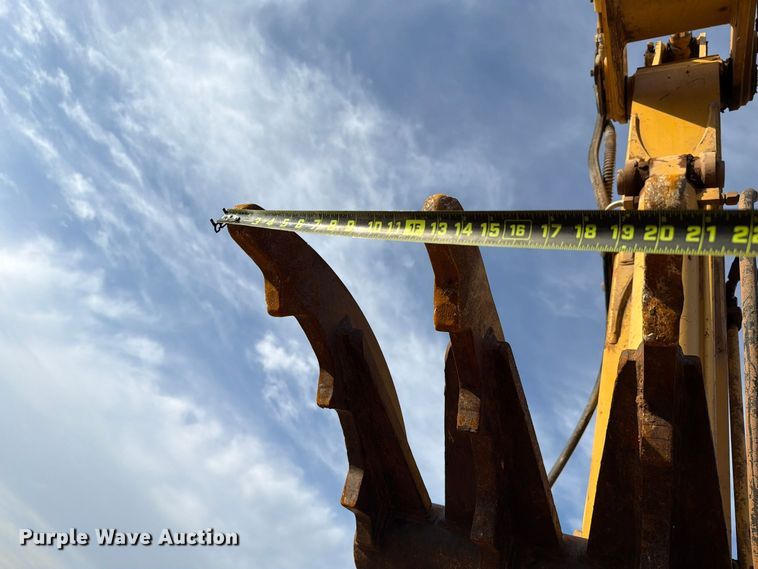 image for item EW7633 John Deere 200C LC excavator